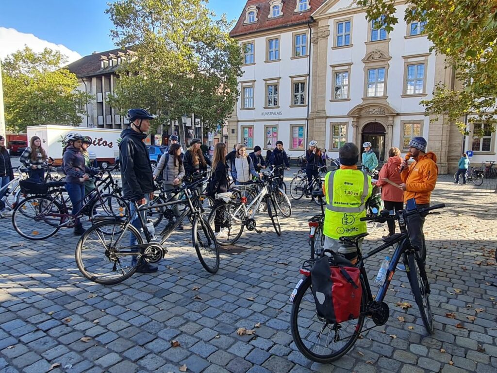 Studierende der Friedrich-Alexander-Universität Erlangen-Nürnberg bei einer Radtour
