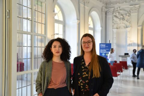 Die Initiatorinnen des Staff Netzwerks Noran Omran und Harriet Ziegler. (Bild: FAU/Gerlitz)