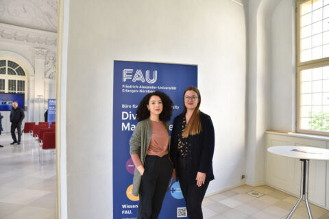 Die Initiatorinnen des Staff Netzwerks Noran Omran und Harriet Ziegler. (Bild: FAU/Gerlitz)