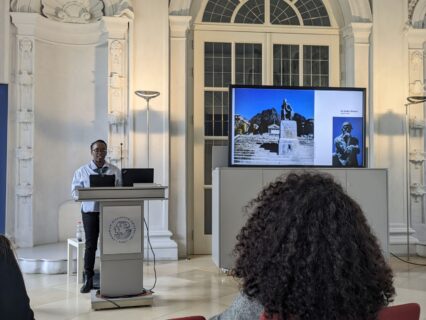 "Decolonizing knowledge production" ist der aktuelle Forschungsschwerpunkt von Dr. Emily Ngubia Kessé (Bild: FAU/Gerlitz)