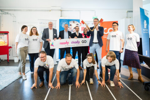 Wissenschaftsminister Markus Blume mit dem Gründungs-Hub Oberfranken: GO! Bild: Uwe Niklas