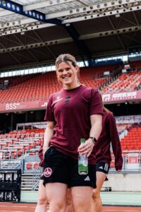 Fußballerin (1. FC Nürnberg) Lea Paulick im Stadion