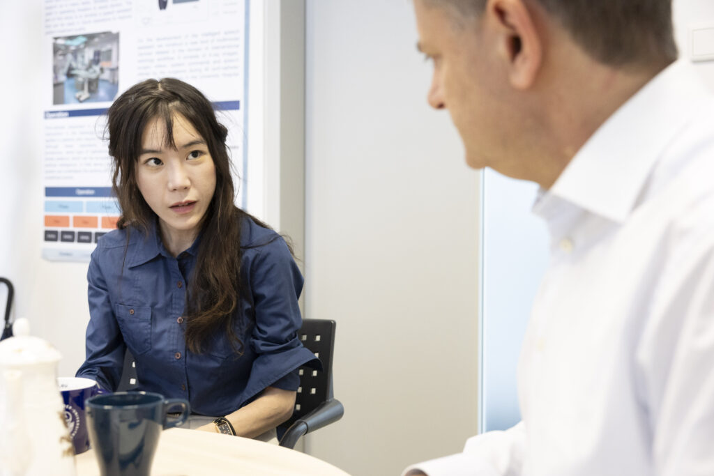Prof. Dr. Seung Hee Yang im Gespräch mit Prof. Dr. Joachim Hornegger.