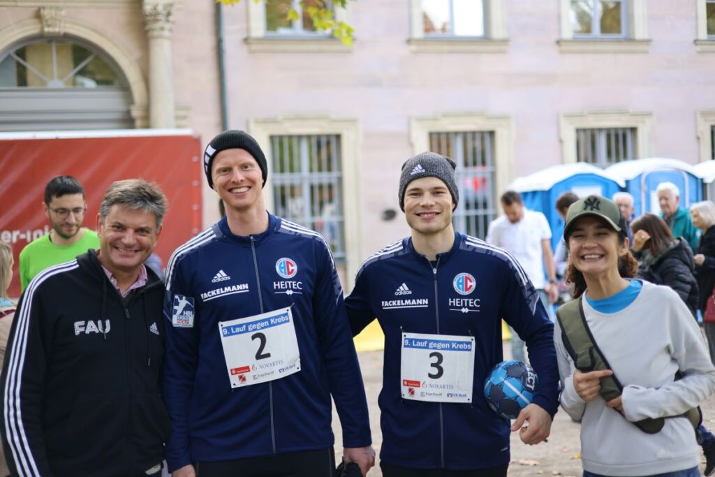 FAU President with runners at the race against cancer in Erlangen Schlossgarten