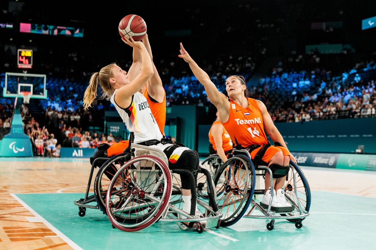 Lilly Sellak beim Rollstuhl-Basketball