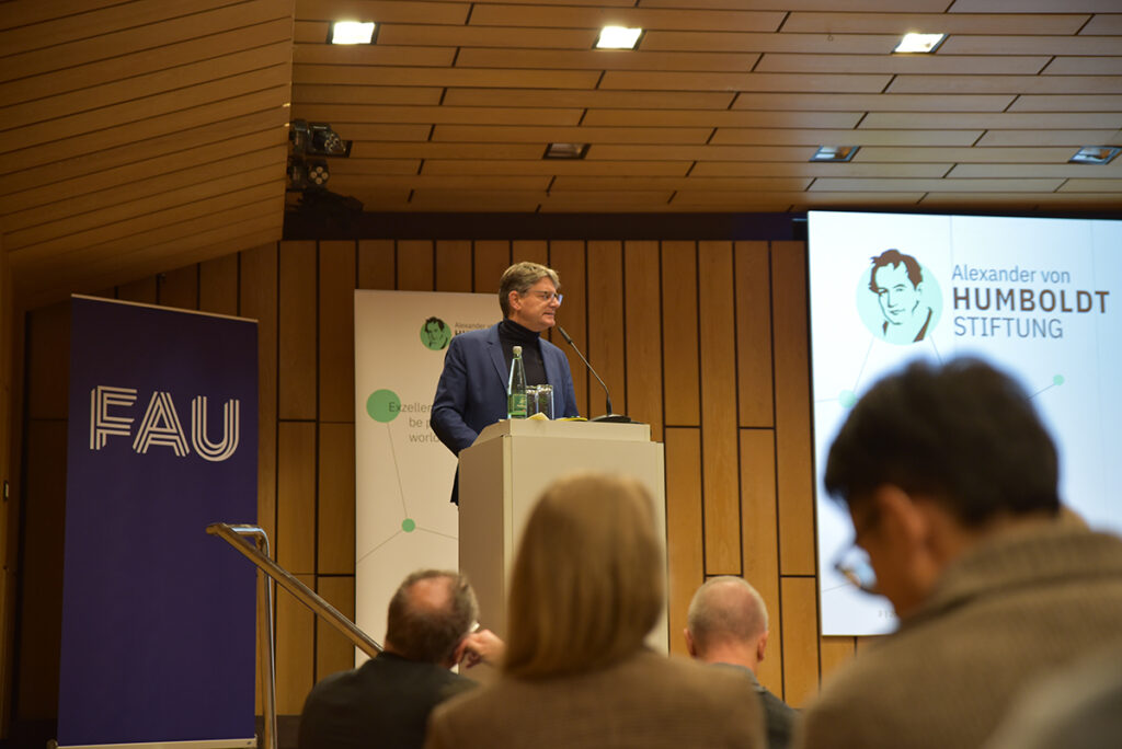 FAU-Präsident hielt die Eröffnungsrede in der Heinrich-Lades-Halle.