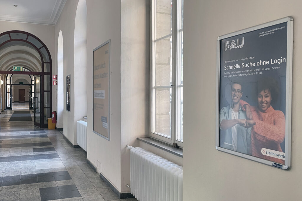Plakatwerbung im Kollegienhaus