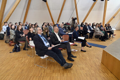 Die Verleihung fand im Saal des Forschungszentrums Center for Human Rights Erlangen-Nürnberg (CHREN) statt. (Bild: FAU/Harald Sippel)