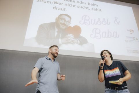 Zum Artikel "#FAUwissenwollen – Science Slam bringt Humor und Forschung in den Hörsaal!"