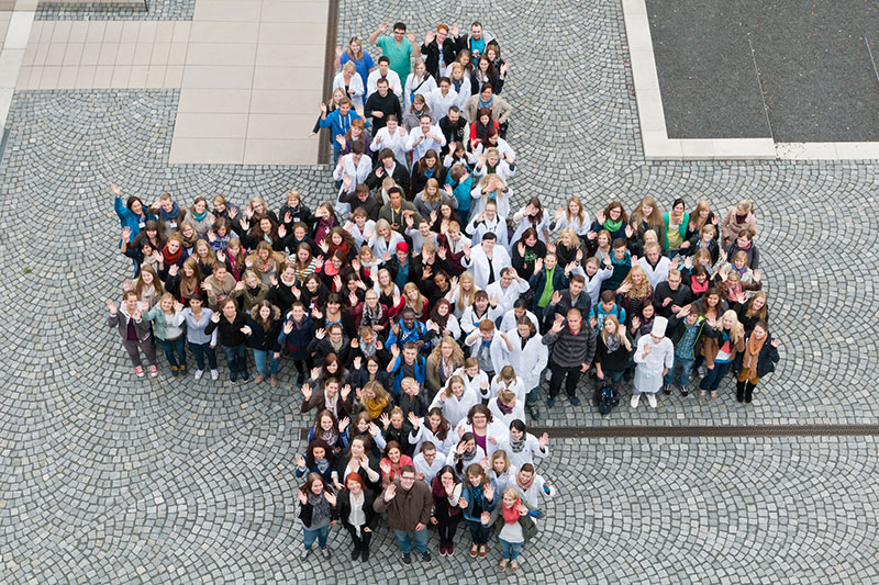 Azubis am UK Erlangen (Bild: UK Erlangen)