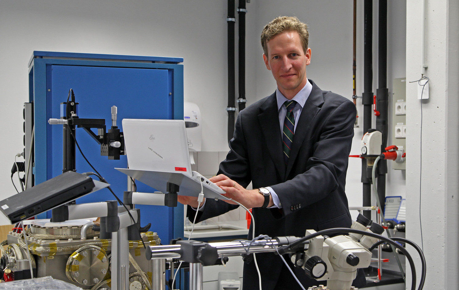 Erhält einen ERC Consolidator Grant: Prof. Dr. Peter Hommelhoff. (Bild: FAU/Georg Pöhlein)