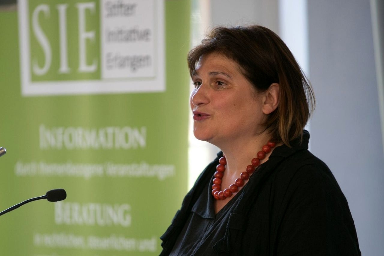 Prof. Johanna Haberer, Leiterin des Lehrstuhls für Christliche Publizistik, bei ihrer Ansprache. (Bild: Erich Malter)