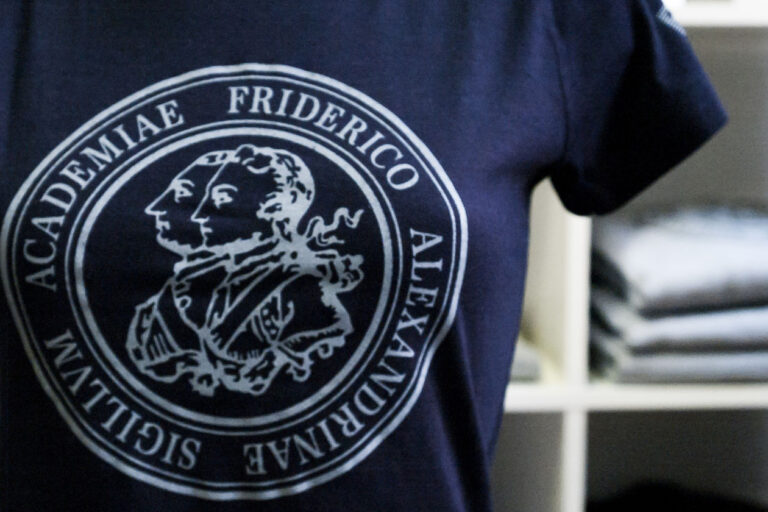 Summer Sale: Vor-Ort-Verkaufstage des FAU-Shops