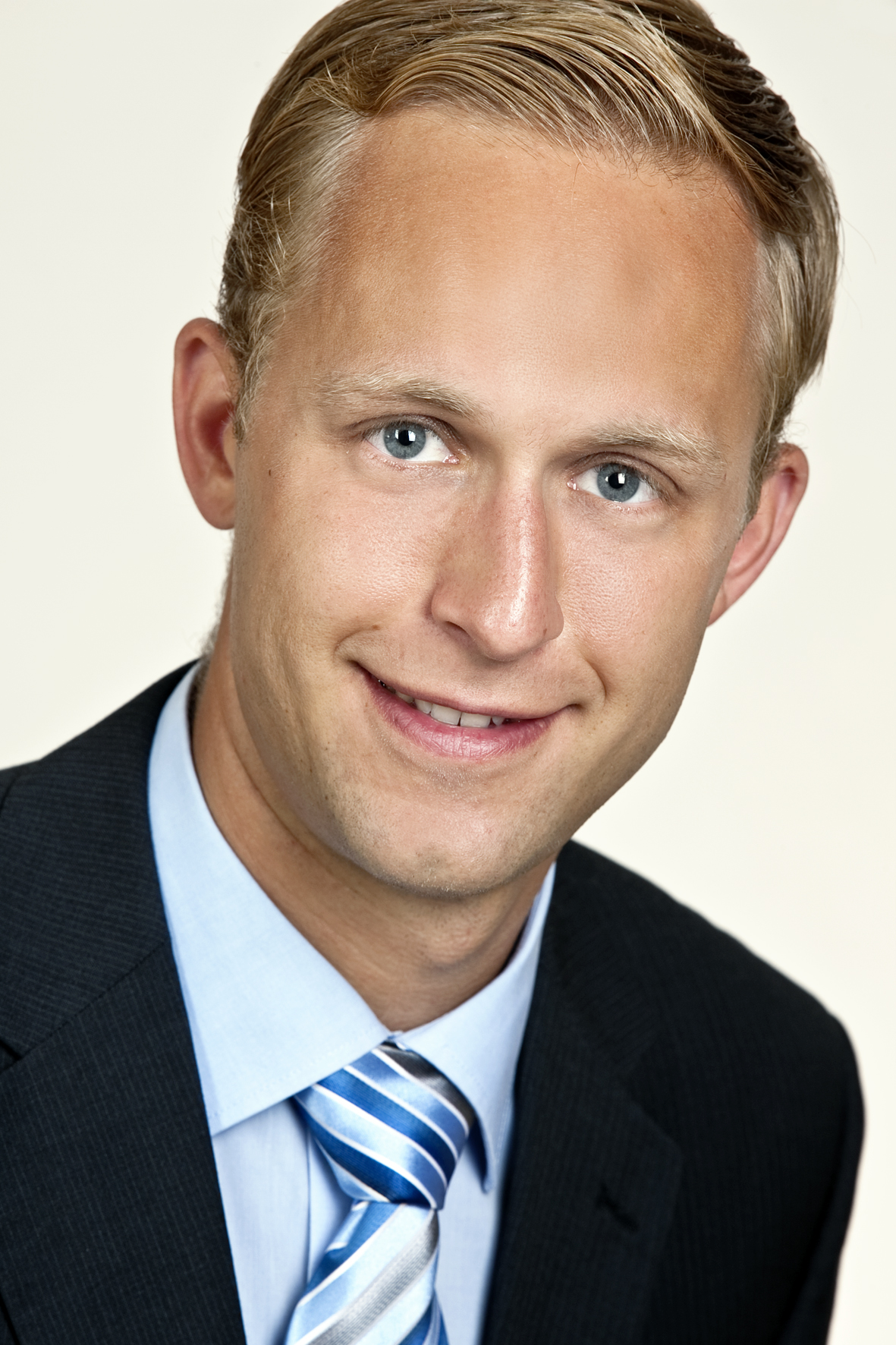 Prof. Dr. Björn Eskofier forscht daran, die Behandlung von Parkinson zu verbessern – mit Hilfe des Internets der Dinge. (Bild: Astrid Huebner)