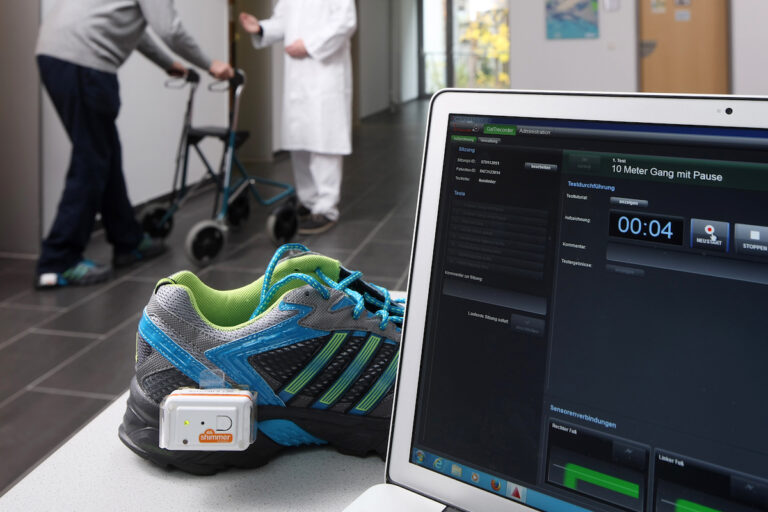 Sensoren sollen Stürze von Parkinson-Patienten verhindern