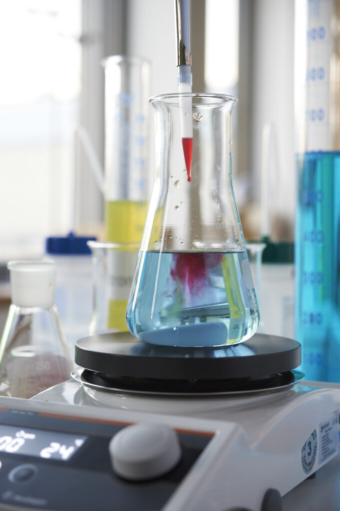 Gerüche wecken in unserem Kopf Erinnerungen an das Glück vergangener Tage. Das machen sich Mediziner zunutze. (Bild: FAU/David Hartfiel)