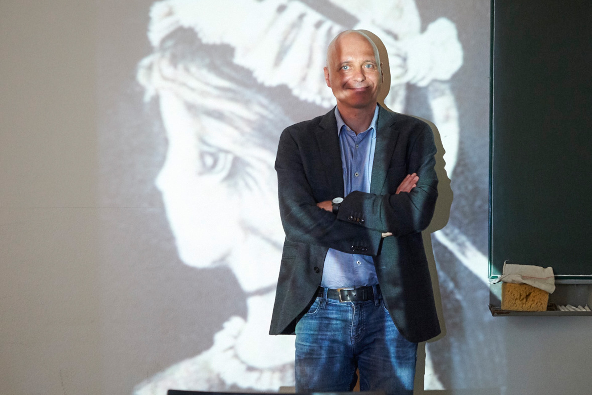 Beschäftigt sich an der FAU unter anderem mit Wissenssoziologie: Prof. Dr. Jan Weyand. (Bild: FAU/David Hartfiel)