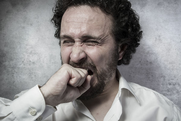 Wieso Lichttherapie bei Hautkrebs zu Schmerzen führt