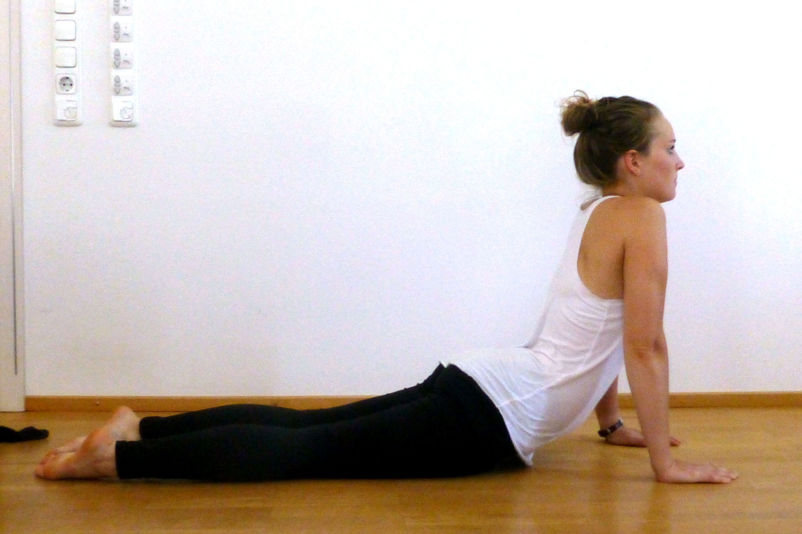 Als Yogalehrerin in der Frauenabteilung der JVA Bamberg überlegt sich Marietta jede Woche neue Figuren für die Insassinnen (Bild: Marietta Thies).