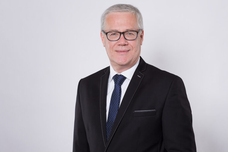 Jetzt im Amt: Der neue Kanzler der FAU