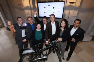 ENET-LZE Auftaktveranstaltung am 20.02.2017 in der Orangerie in Erlangen. Von links nach rechts: Dr. Markus Ziegmann (Siemens CT), Fabin Lurz, M.Sc. (FAU), Dr. Nadine Lang (IIS), Dr. Marek Galek (Siemens CT), Dipl.-Ing. Thomas Heckel (IISB), Dr. Silke Schnurbusch (Projektkoordination ENETLZE und und Referentin bei F 4 - Graduiertenzentrum und wissenschaftlicher Nachwuchs), Dr. Hari Naik (FAU), Auftakt des Excellence Track des Leistungszentrums Elektroniksysteme ENETLZE. (Bild: Kurt Fuchs/LZE)