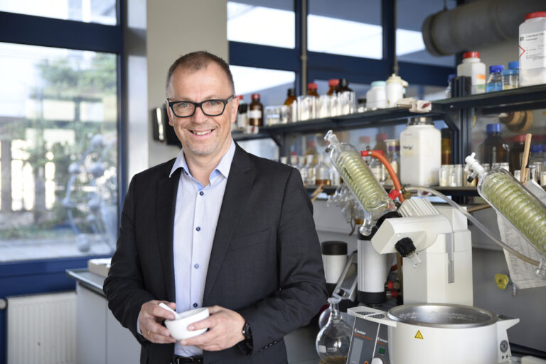 Wie ein FAU-Forscher Moleküle auseinandernimmt