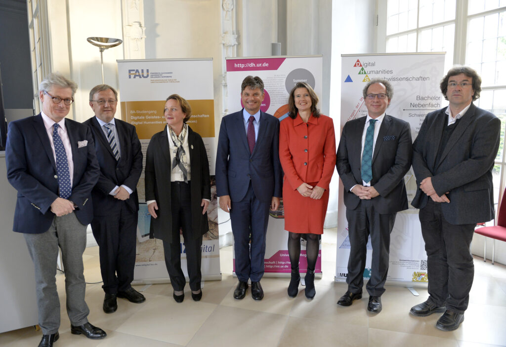 Gruppenfoto Eröffnung Campus Netzwerk téchne
