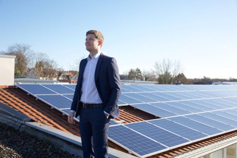 Dr. Daniel Teichmann