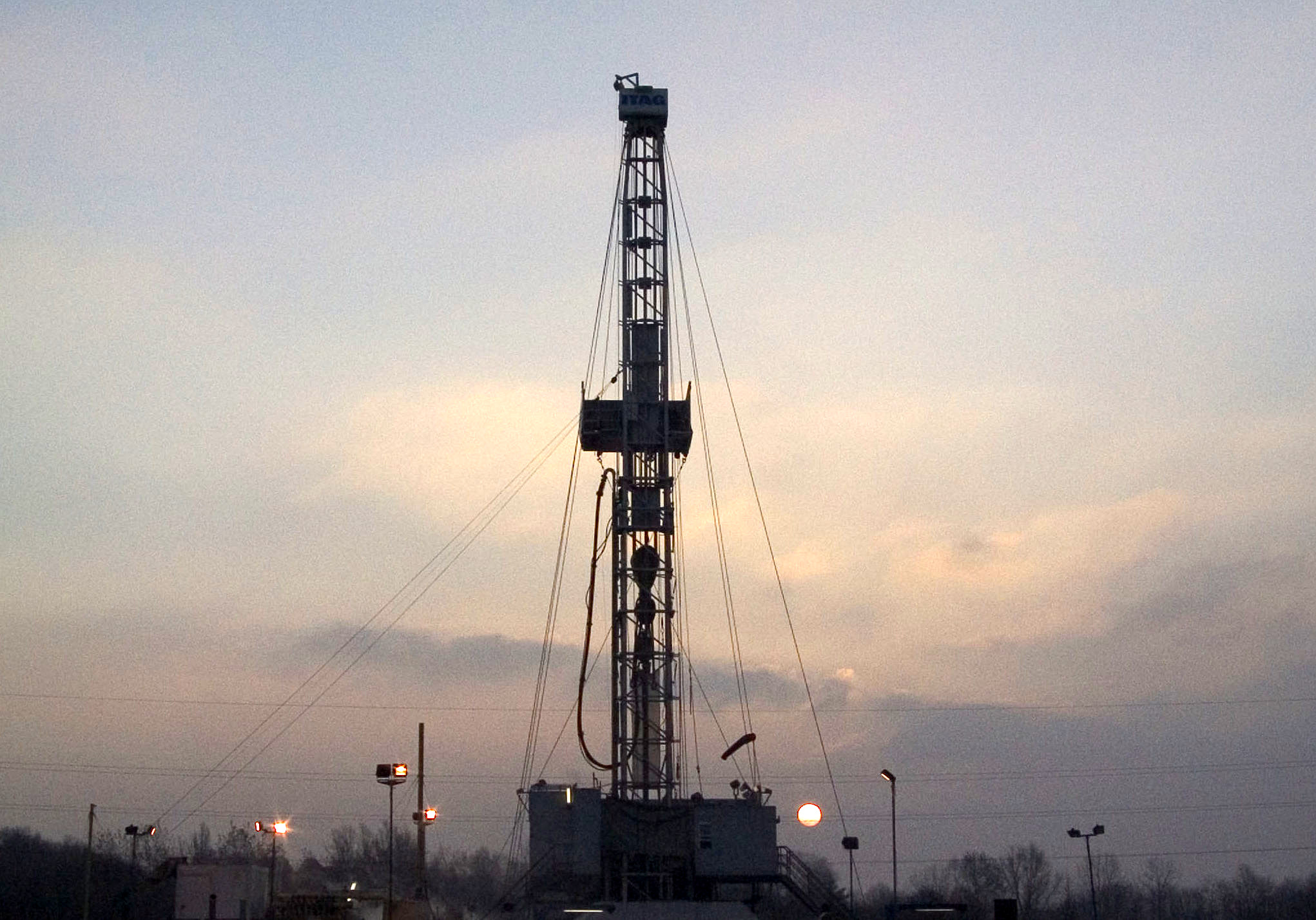 bohrturm für Geothermie bei Offenbach