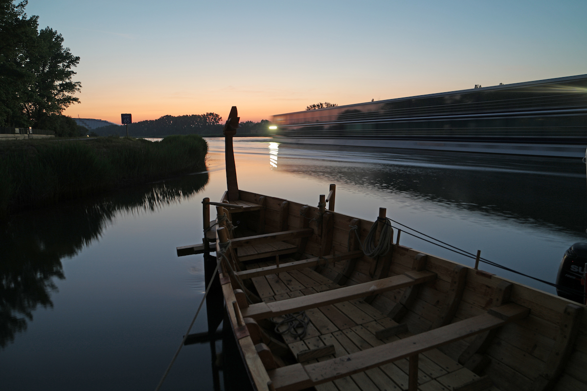 Boot im Sonnenuntergang