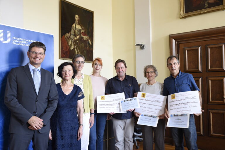 Spendenerlös aus Schlossgartenfest übergeben