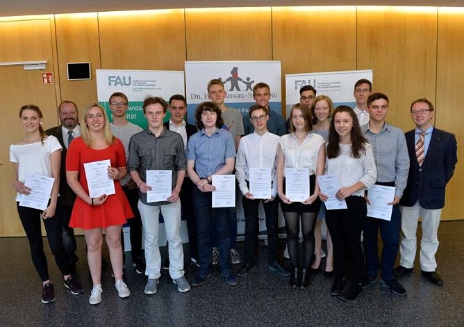 Dr. Hans Riegel-Fachpreise für herausragende Schülerarbeiten verliehen