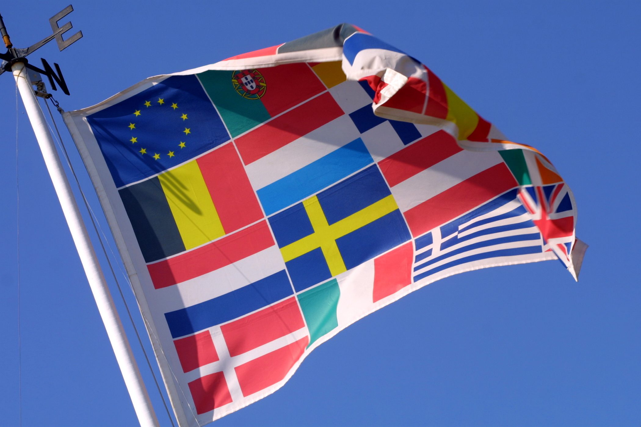 Fahne mit europäischen Flaggen
