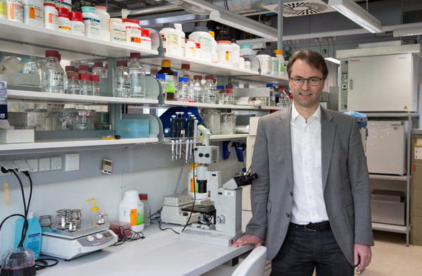 Frankenschau aktuell: Prof. Dr. Überla beantwortet Fragen zur Grippeimpfung