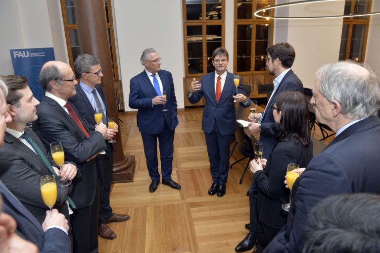 Spitzenreiter bei Innovation im Gesundheitssektor treffen sich an der FAU