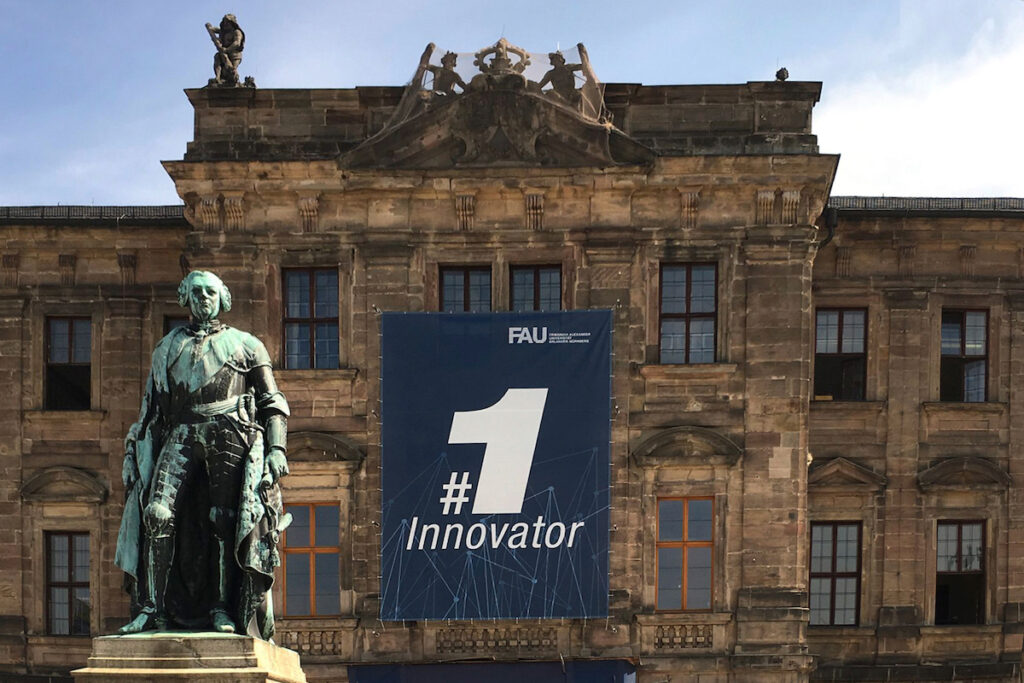 Schloss mit Number-One-Innovator-Plakat