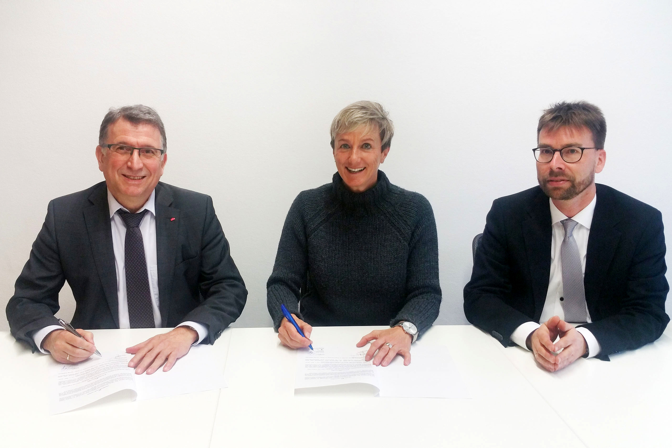 Bild von der Vertragsunterzeichnung