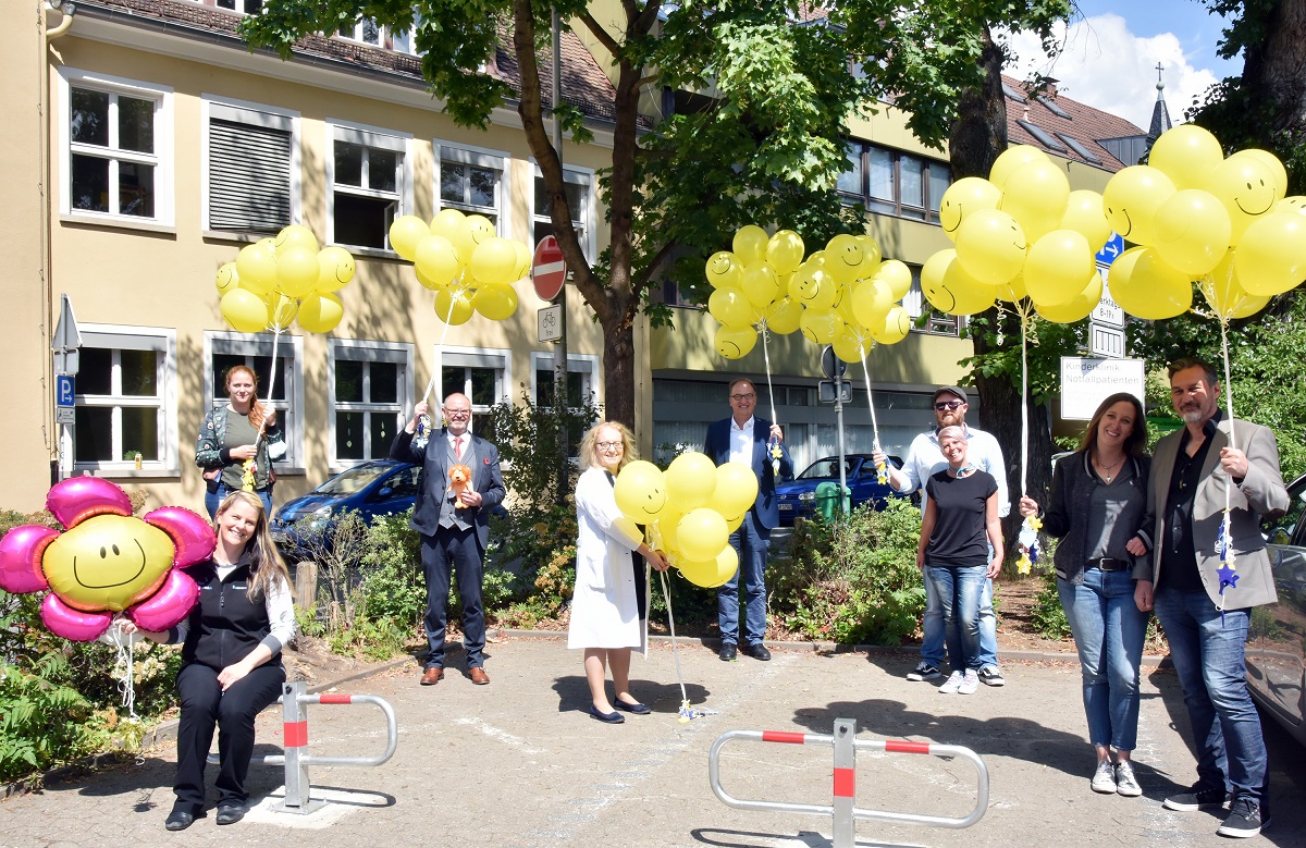 Gruppenbild mit Luftballons
