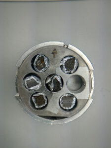 Proben in einem Probenhalter für die Elektronenmikroskopie