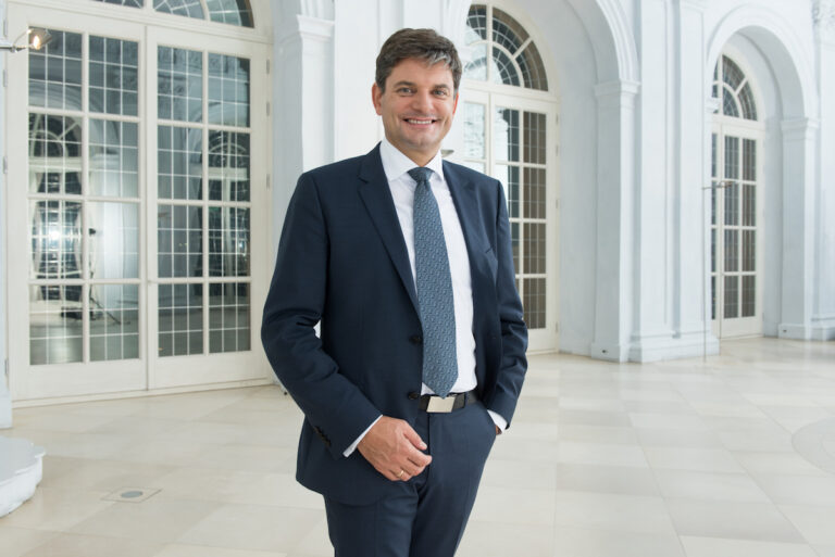 friedrich121: Editorial