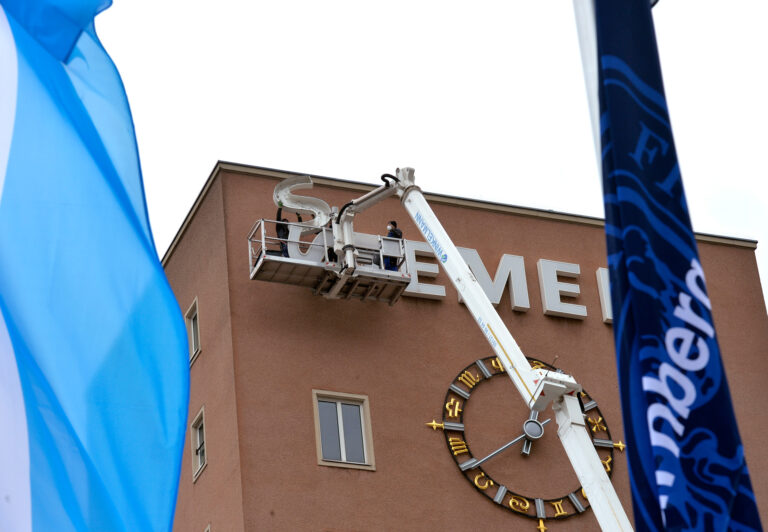 Himbeerpalast offiziell an FAU übergeben