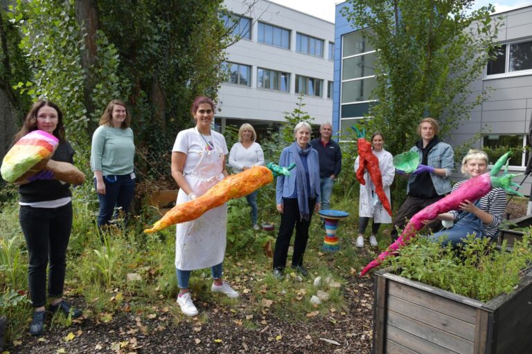 Masterstudierende kreieren Kunst in Kinderpsychiatrie