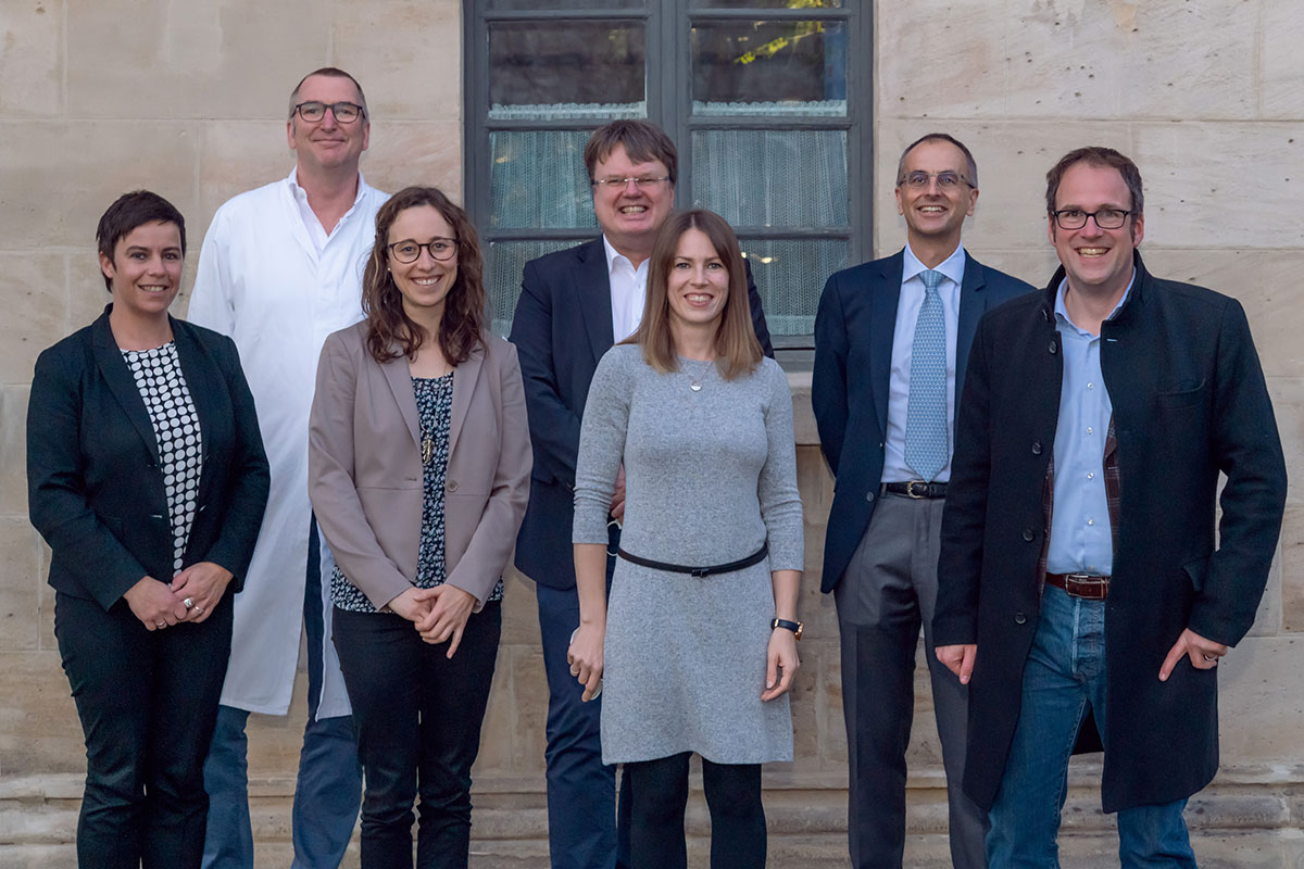 Dr. Mandy Wahlbuhl-Becker, Prof. Dr. Andreas Mackensen, Katja Schlichtig, Prof. Dr. Frank Dörje, Pauline Dürr, Prof. Dr. Martin F. Fromm und Dr. Florian Janik.