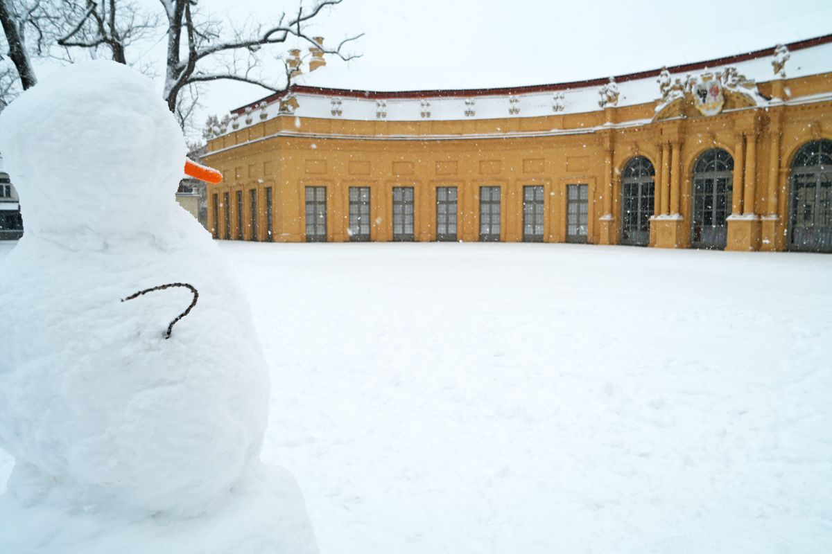Orangerie und Schneemann