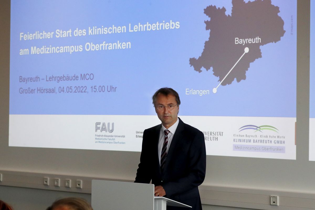 Begrüßung durch die Medizinische Fakultät der FAU: Prof. Dr. Klaus Überla, Erster Prodekan