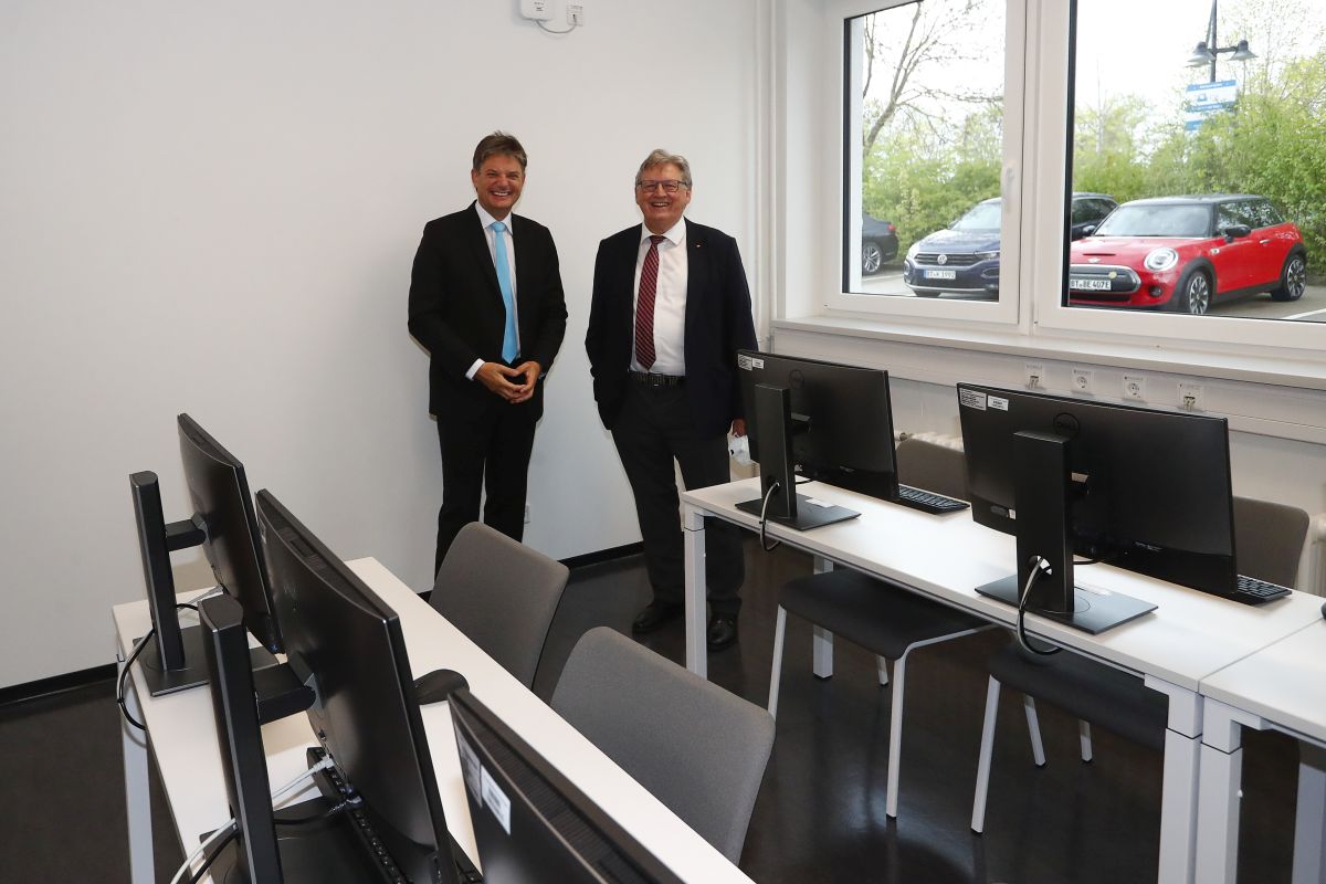 Prof. Dr. Jürgen Schüttler, Prodekan für den MCO und Prof. Dr. Joachim Hornegger Präsident der Universität Erlangen-Nürnberg