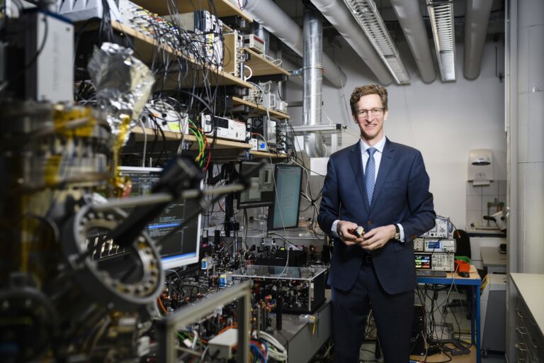 FAU-Physiker Peter Hommelhoff erhält den Leibnizpreis