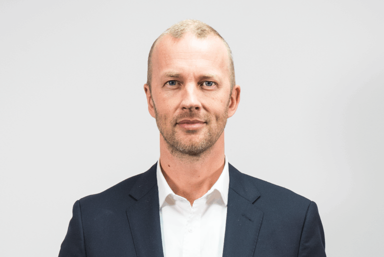 Interview mit 1. FCN-Vorstand und FAU Alumnus Niels Rossow