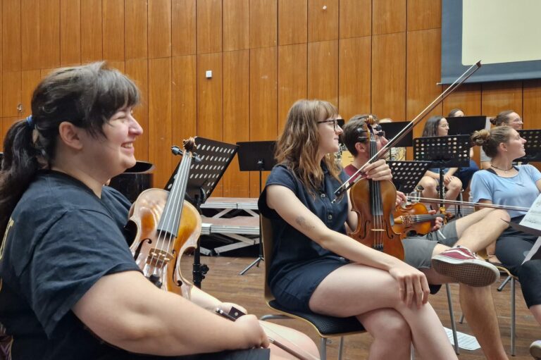 FAU-Studierende spielen Stück von Musik-Wunderkind