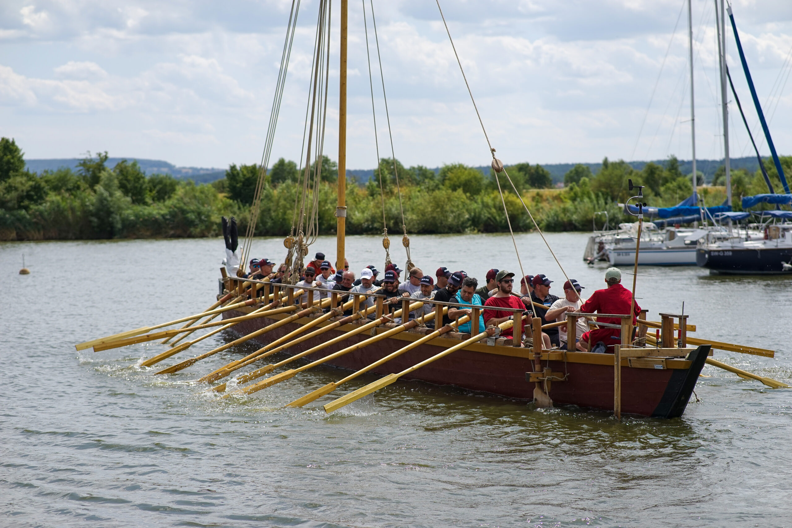 FAU-Römerboot: Besuch von MAN